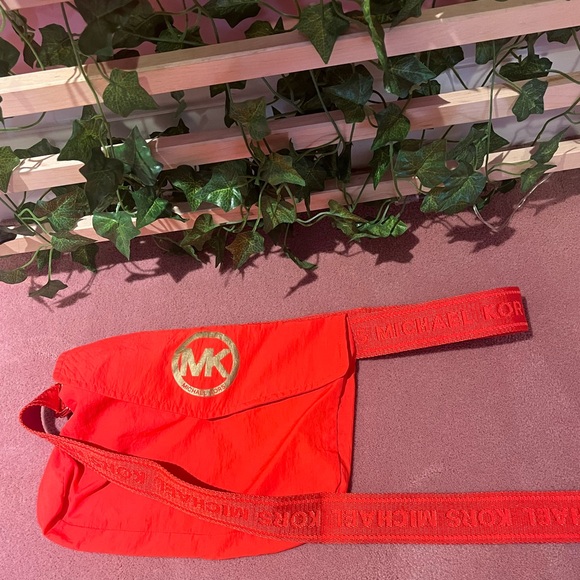 Michael Kors Rain Jacket with Adjustable Bag - Picture 4 of 6